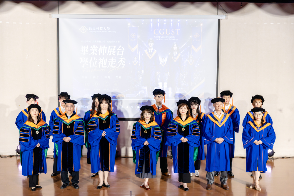 畢業伸展台 學位袍走秀